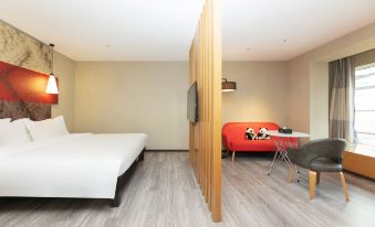 Ibis Hotel (Chengdu Taikoo Li Chunxi New)