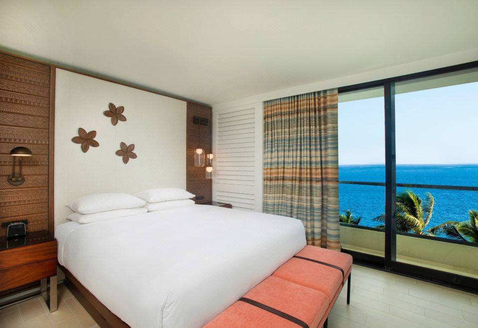 리조트 야외 수영장 전경