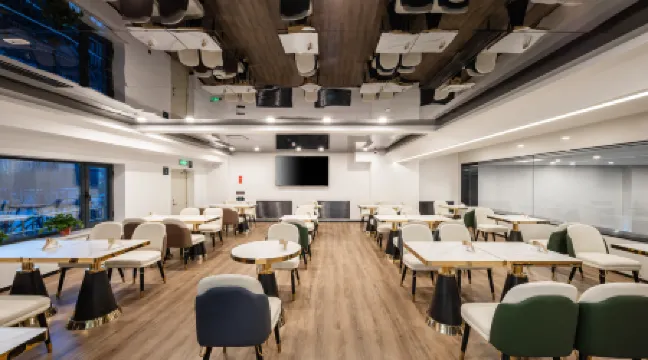 Atour Hotel Chifeng Hongshan Wanda Plaza Sports Center