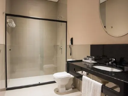 Vila Galé Rio de Janeiro Отели рядом с достопримечательностью «Igreja de Santa Luzia»