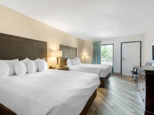 Clarion Inn & Suites Kissimmee-Lake Buena Vista South