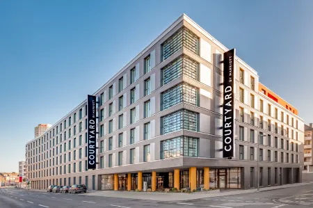 Courtyard by Marriott Cologne Отели рядом с достопримечательностью «Kranhauser im Rheinauhafen»