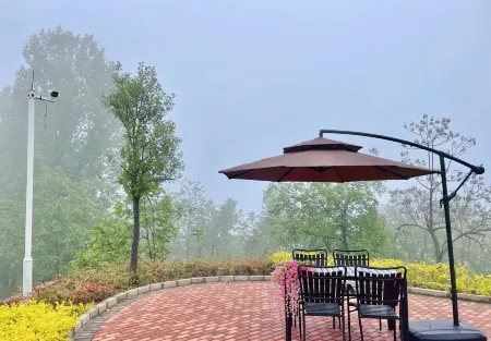 Munanju Homestay Hotel Отели рядом с достопримечательностью «Fengquan Lake Scenic Area»