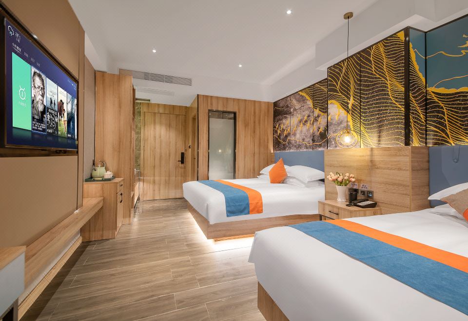 허펑 호텔의 외관과 주변 풍경