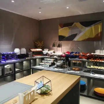 Homeinn Selected Hotel (Pingliang Liuhu Park Greenland Plaza)