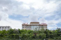 Jianing Business Hotel (Yongren Hospital of Traditional Chinese Medicine)