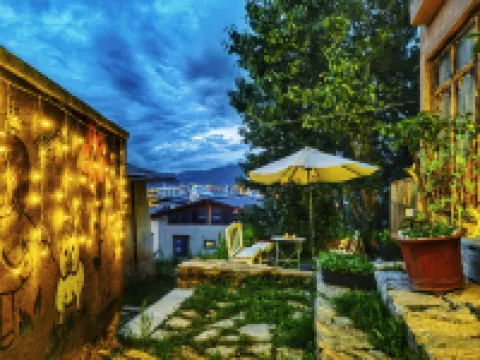 Shangri-La Guicang Mountain Residence Scenic Inn (Dukezong Ancient City)