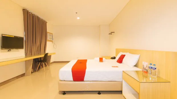 RedDoorz Plus @ Kaizen Suites Taft Avenue Hotels near St. Martin De Porres Chapel