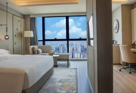 5. 크라운 플라자 ..