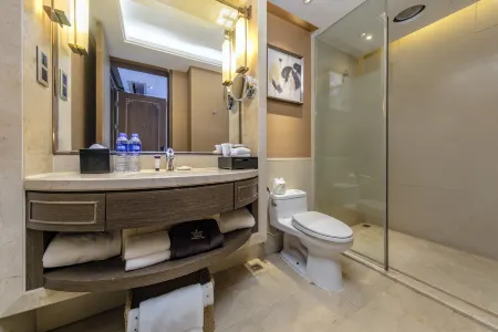 Ramada Plaza by Wyndham Fuzhou South Отели рядом с достопримечательностью «Xichan Temple»