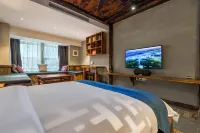 Chao Featured Hotel (Jiaxiulou Qingyun Market)
