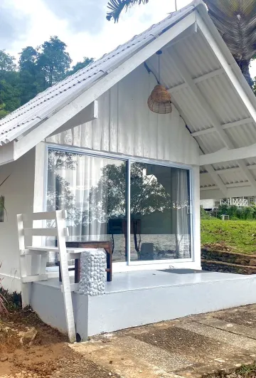 บังกะโลสาครบุรีริมทะเล