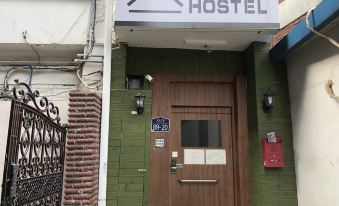 Chris Hostel