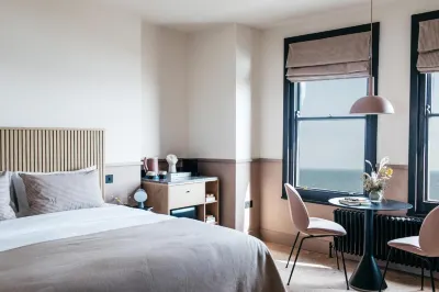 Port Hotel Hotels near Hampden Park