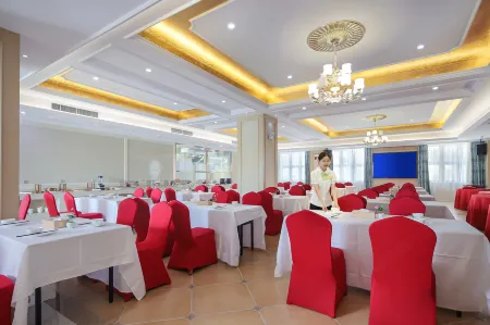 Vienna Hotel (Jiaxing Pinghu Branch) Отели рядом с достопримечательностью «Jiaxing University Pinghu Campus»