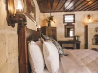 Tale Cave Inn Hotels near Wish Hill