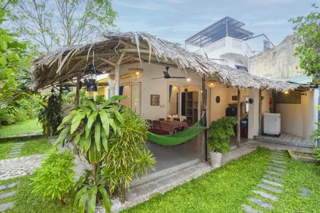 Be's Beach House An Bang Отели рядом с достопримечательностью «An Bang Beach»