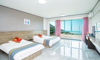 Venice Crown Holiday Center