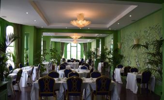 The Chatsworth Hotel