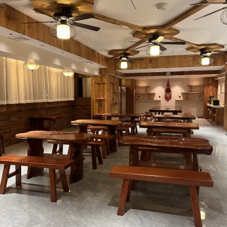 Du'an Honghuozhuan Art Homestay (Du'an High-Speed Railway Station)