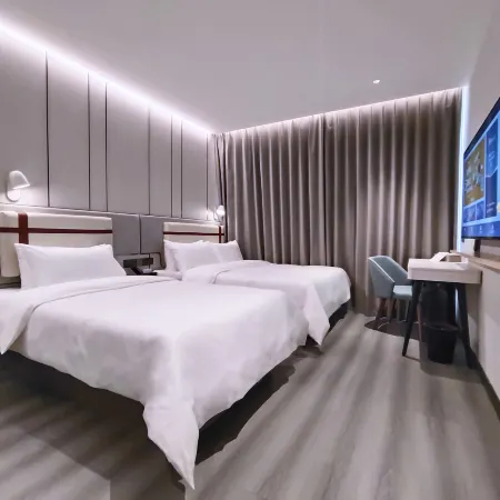 Homeinn Selected Hotel (Qiqihar Central Plaza Longsha Night Market)