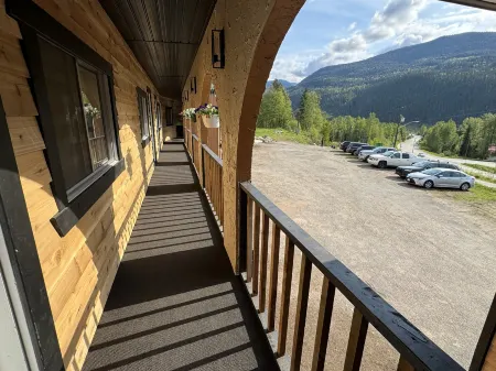 Avola Mountain Lodge