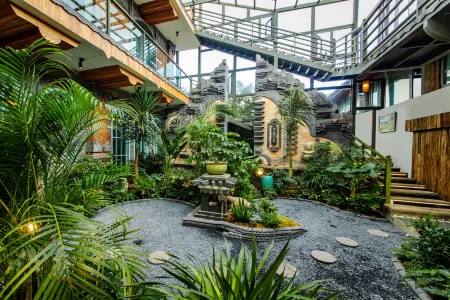 Lijiang LiuLigong 360 degrees Hot Spring Hotel