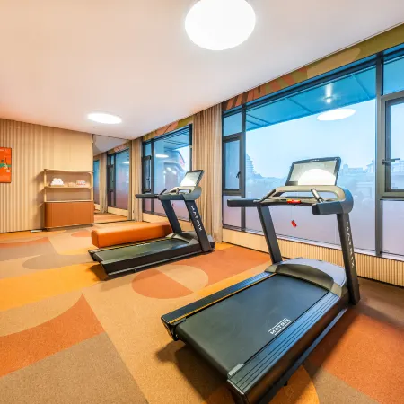 Orange Hotel (Anshun Huangguoshu Scenic Area Longgong Road Branch)