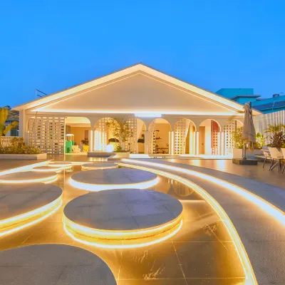 Jinghong Yunduolan Koi Garden & Pool Hotel Отели рядом с достопримечательностью «Культурный Экспо-Экспонат по Эксперту»