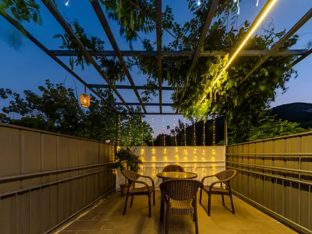 Floral Hotel·Suyu Jianju homestay (Hongmen Dengkou Store in Mount Taishan Scenic Area) Отели рядом с достопримечательностью «Azure Cloud Temple»