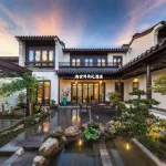 荷花酒店 鄰近石島赤山風景區-舞台的酒店