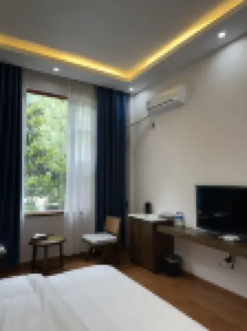 Deqin Yanmen Xiang Qianshan Courtyard Hotels near Cizhong Village