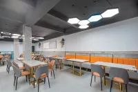 Dingfa Hotel (Xuan'en Gongxiu Cruise Ship) - Pet friendly