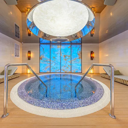 Hami Yizhou Huakai International Hotel