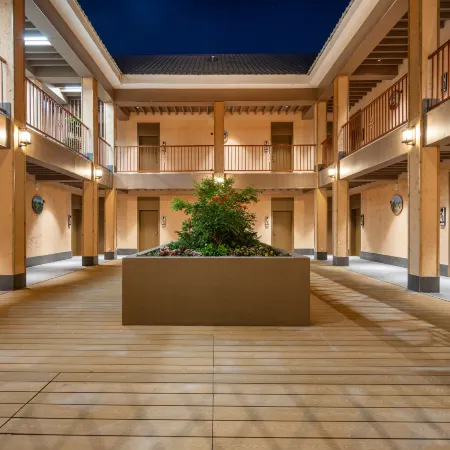 Rezen Huasheng Resort Hotel (Nalati Scenic Area)