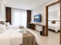 ZHONGJUN Zhongjun Hotel (Qingyuan Guangqing Avenue Qingcheng Station) - Airport Shuttle