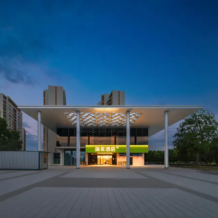 Hi Inn Xiangyang East Railway Station Greenland Inter‑city Space Station Hotel