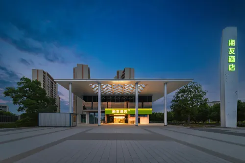 Hi Inn Xiangyang East Railway Station Greenland Inter‑city Space Station Hotel - 2성급
