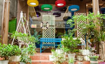 Aiqing Coast Hotel (Emeishan Baoguo Temple Tourist Center)