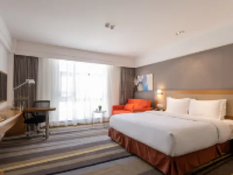 稲城亞丁ホリデイ イン エクスプレススイートホテル 稲城のホテル