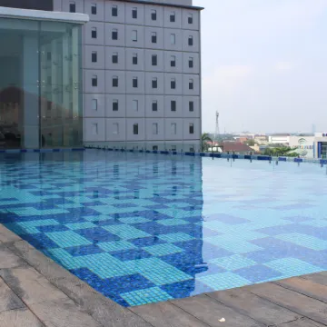 Harris Hotel & Conventions Solo Hotels near Loji Gandrung