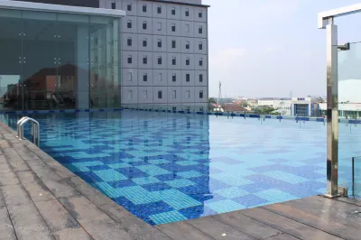 Harris Hotel & Conventions Solo Hotel dekat Apikes Citra Medika Surakarta