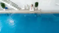 THE SHINE HOTEL - Romantic
