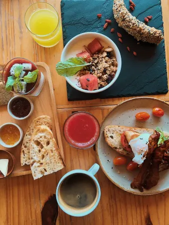 The Reef Hotel & Studios