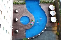 Harris Hotel & Conventions Gubeng - Pools