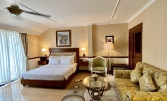 Central Hotel & Residences Swimming Pool