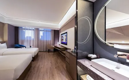 Mercure XiNing HaiHu New District Hotel Отели рядом с достопримечательностью «Huangshui Forest Park»