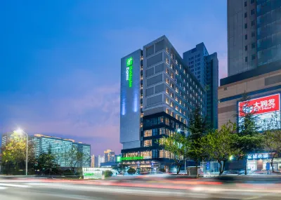 홀리데이 인 익스프레스 린이 북부 신구 바이 IHG 린이 대학교 외국어대학 주변 호텔