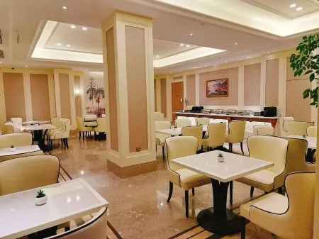 Vienna Hotel（Chongqing West Station Front Square） Отели рядом с достопримечательностью «Huayan Temple»