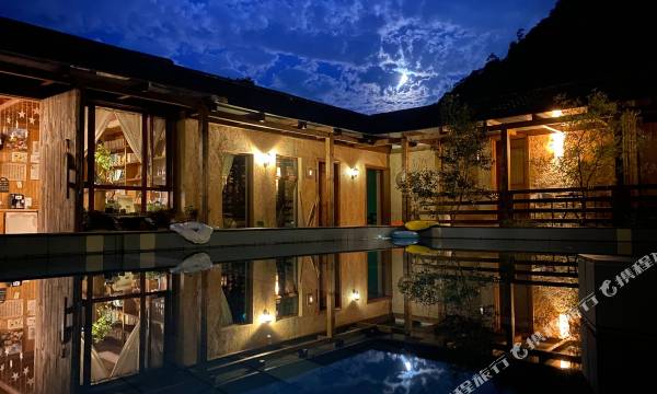 Lin'an Congqian. Man Hostel